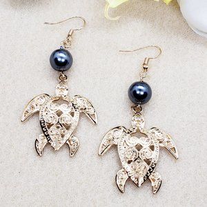 Tribal Honu Pearl Shell Earrings